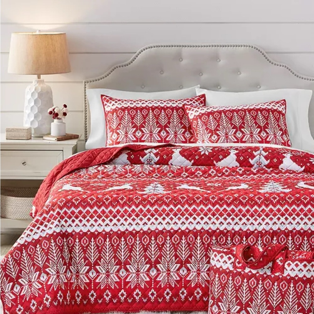 Festive Red and White Snowflake Quilt Set